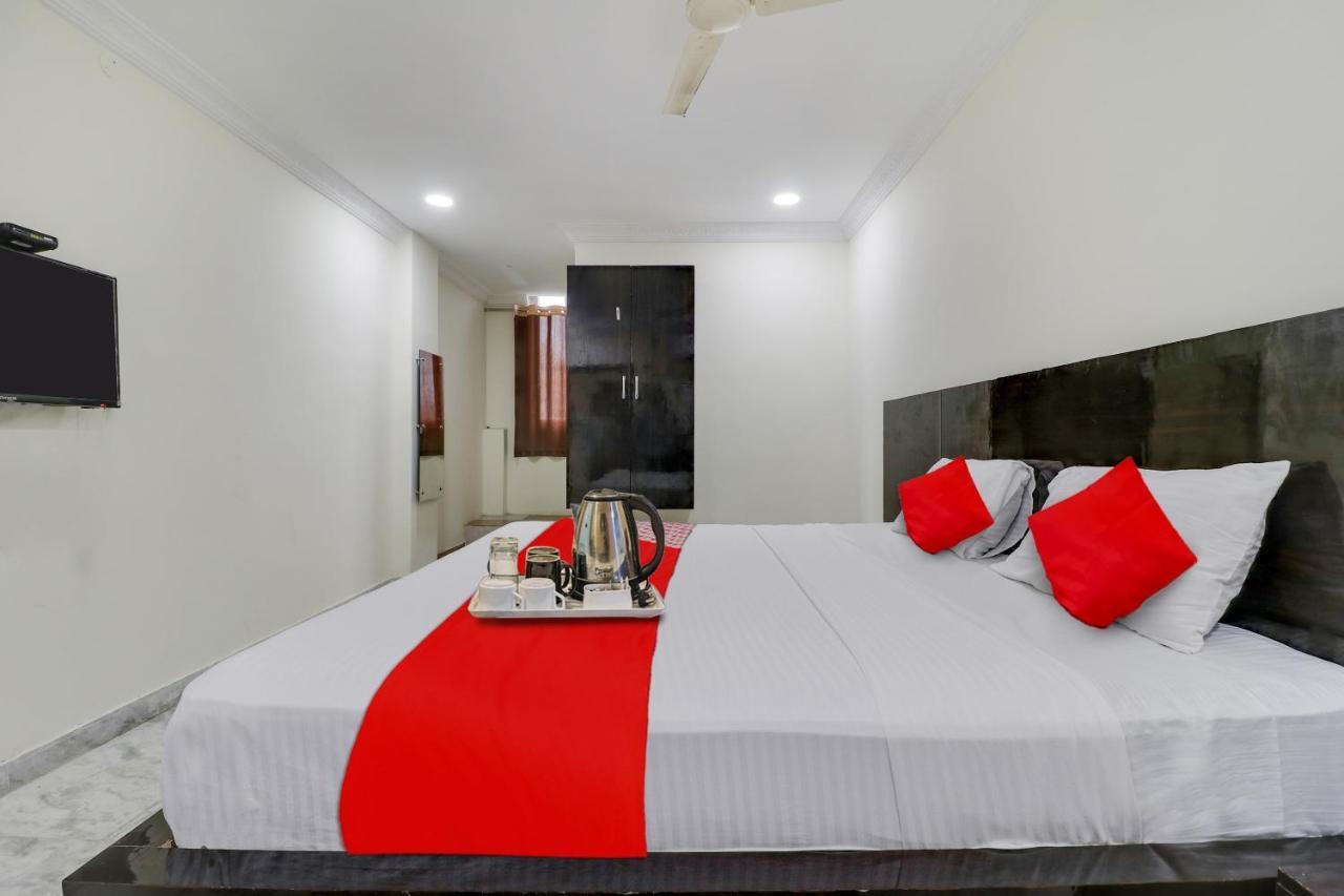 Отель Oyo Dharani Grand Khammam Экстерьер фото