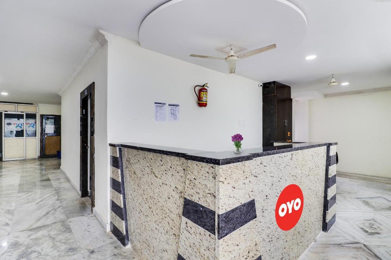 Отель Oyo Dharani Grand Khammam Экстерьер фото