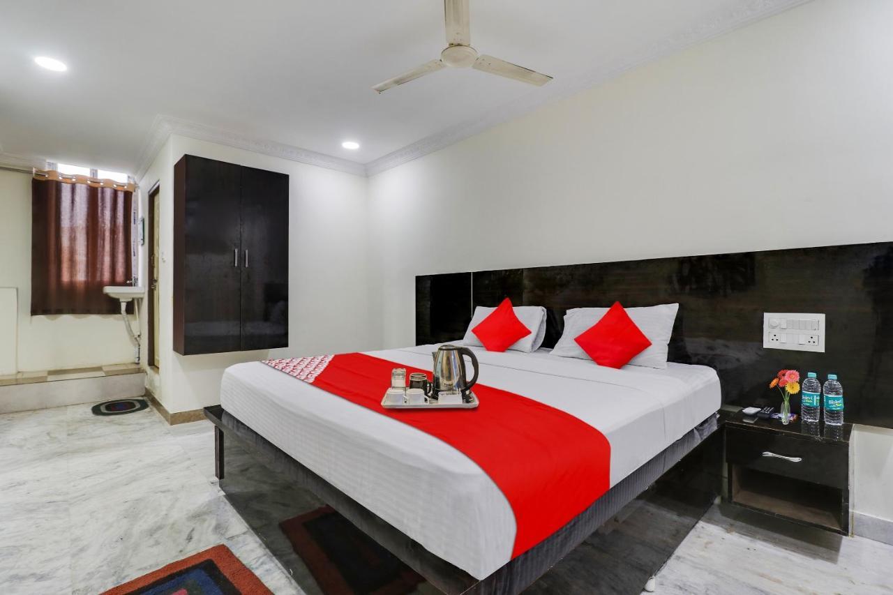 Отель Oyo Dharani Grand Khammam Экстерьер фото
