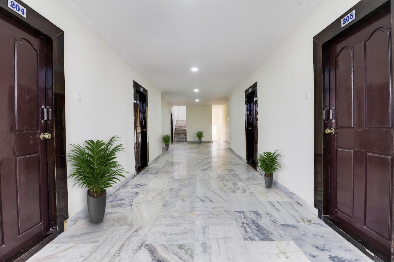 Отель Oyo Dharani Grand Khammam Экстерьер фото